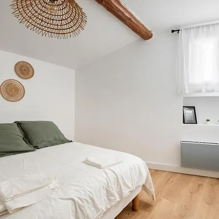 Vue Sur Les Toits Au Coeur De Nimes, Clim, 6 Personnes * Nîmes