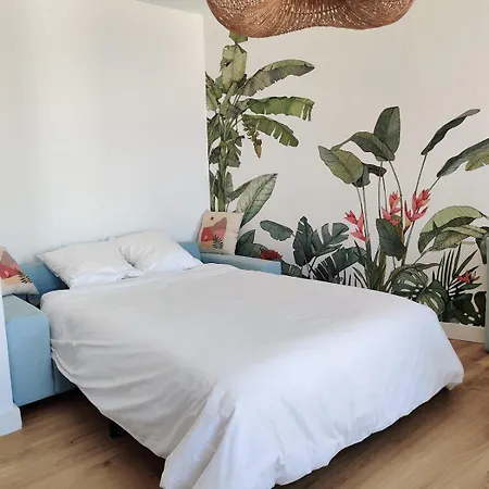 Vue Sur Les Toits Au Coeur De Nimes, Clim, 6 Personnes Apartment