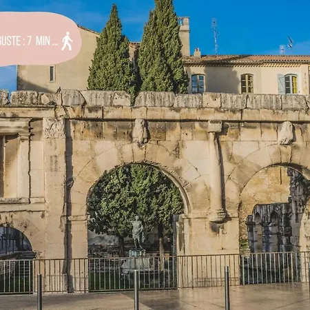 Vue Sur Les Toits Au Coeur De Nimes, Clim, 6 Personnes Nîmes